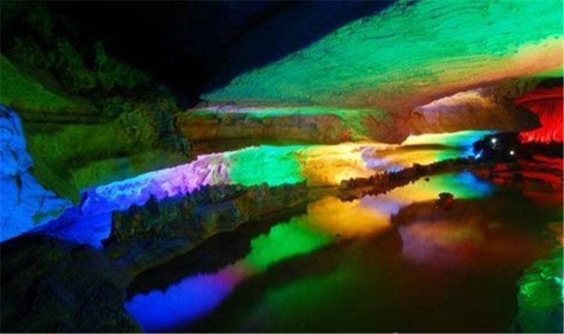 日本震区一处渔港海底隆起4米多高 海洋生物大量死亡